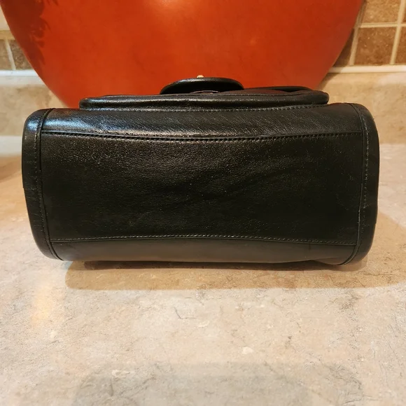 Coach Vintage Black Ranger Leather Crossbody Bag With Gold Chain ๐ฅ๐ฅ - Picture 4 of 16